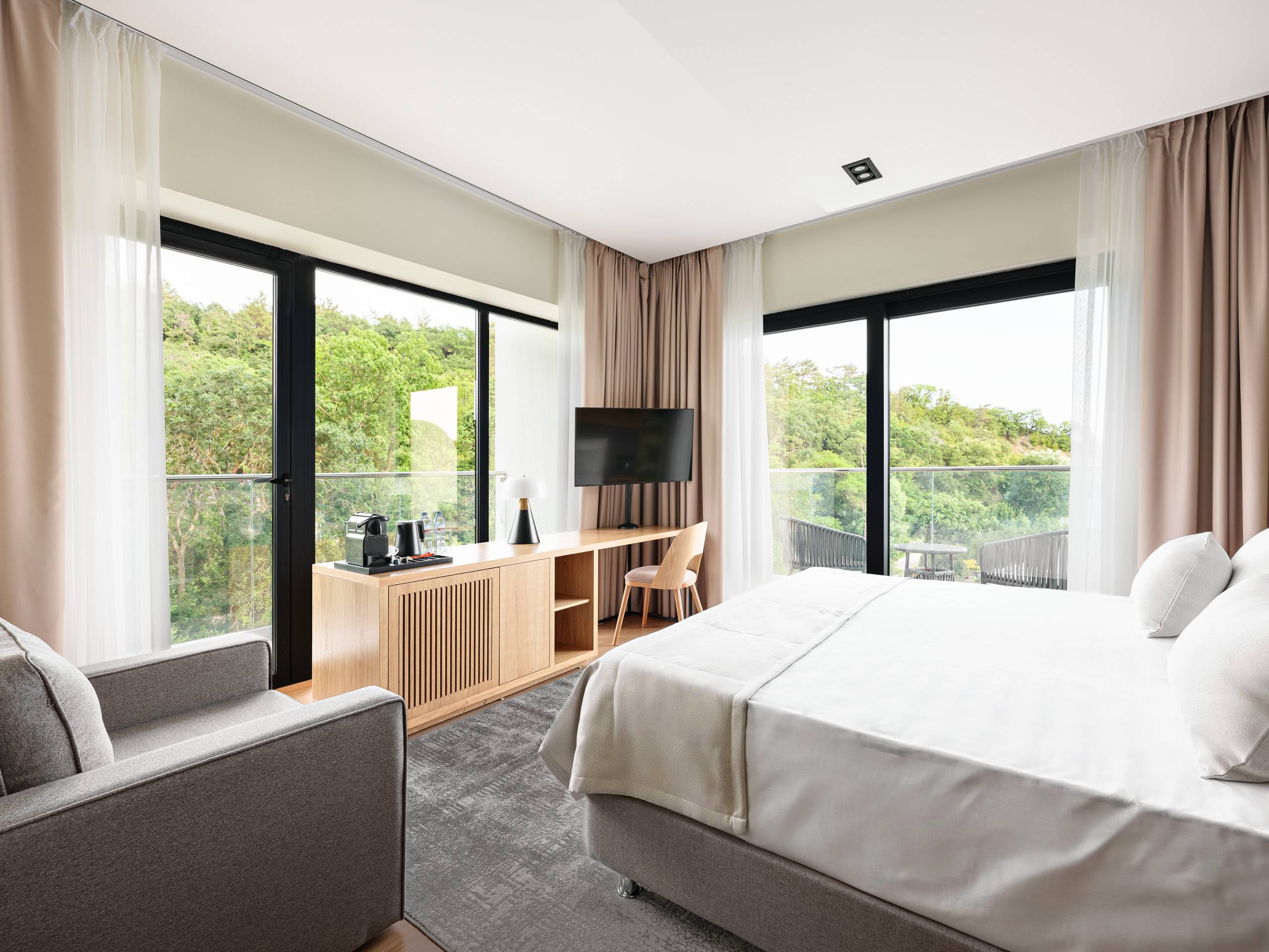 Изображение 3 - Номер Комфорт с видом на море - Отель Райморис - официальный сайт. Отдых на черном море. Геленджик. Бетта.